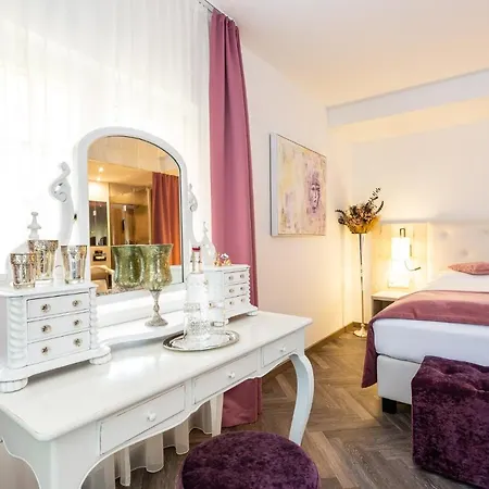فندق Boutiquehotel Bergvilla Am Fusse Der Alpen (adults Only) 3*