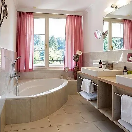 ホテル Boutiquehotel Bergvilla Am Fusse Der Alpen (adults Only) 3*